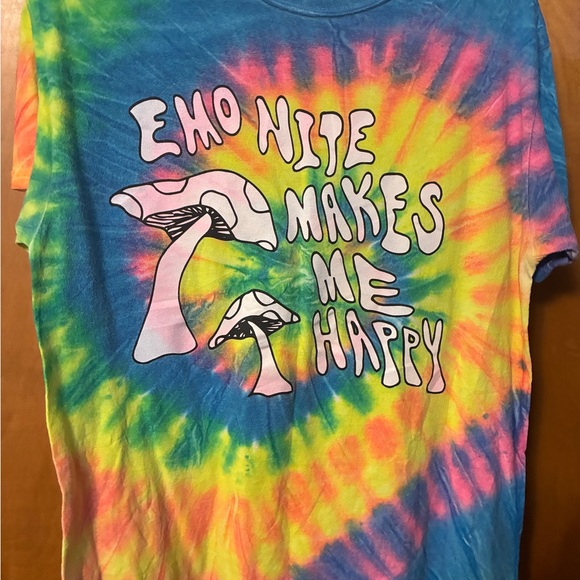 Gildan Tops - Tie-Dye Mushroom Graphic Tee "EMO NITE Makes Me Happy" Medium